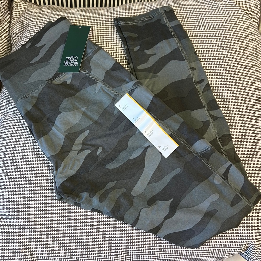 NWT WILD FABLE Women's High Rise Classic Cotton Camo Print Leggings, Small